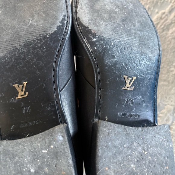 Louis Vuitton black leather loafers dress shoes logo plate slip on 7.5 main image 10